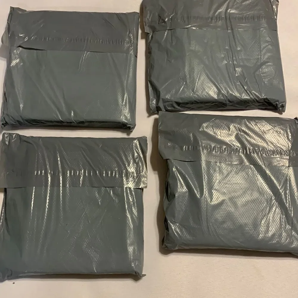 400 piece poly mailer/shipping bags.  NWT & only open for photos